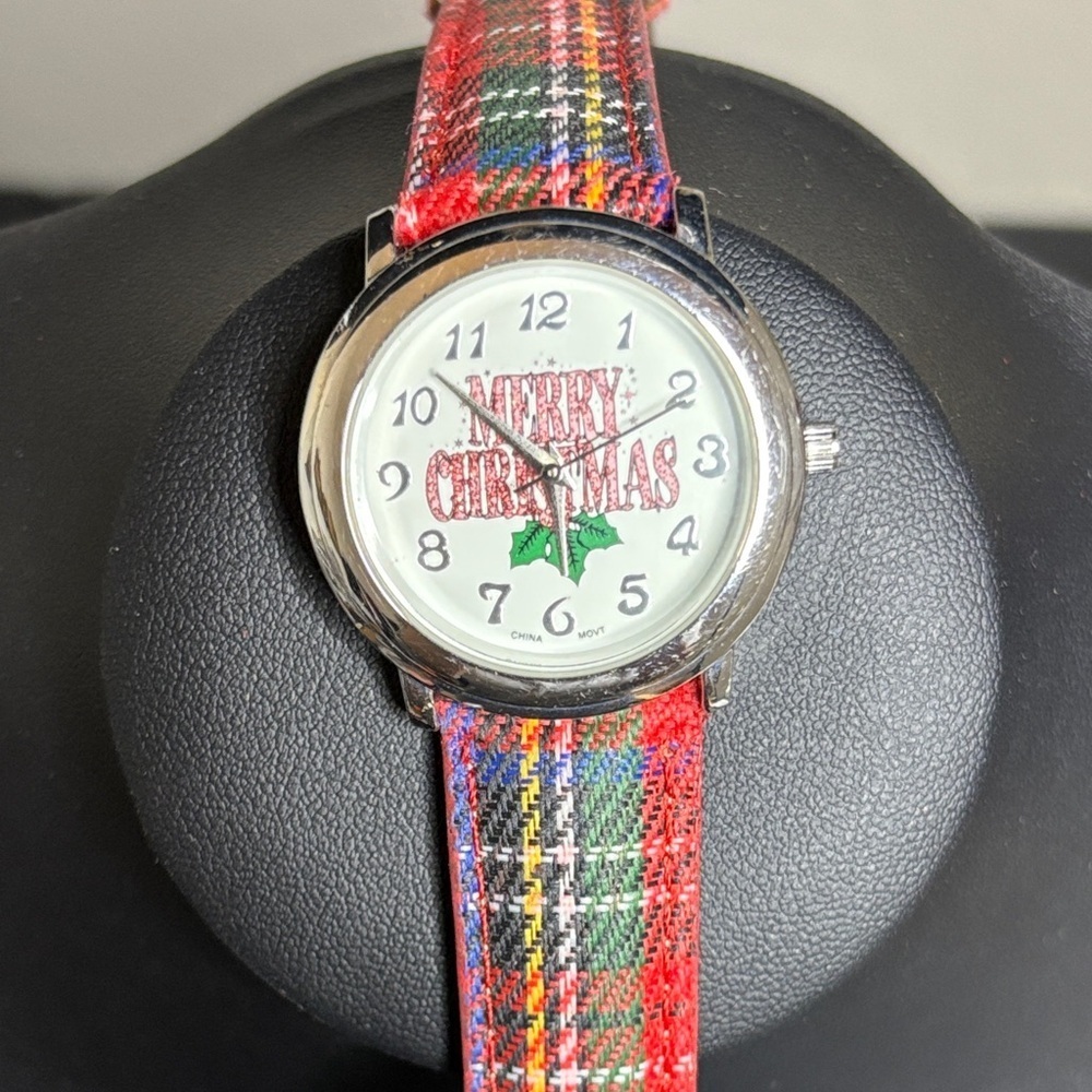 Merry Christmas Plaid Strap Watch with Festive Design WORKING